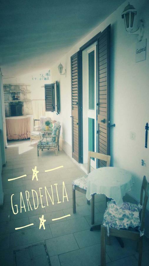 Villa Gardenia オストゥーニ エクステリア 写真